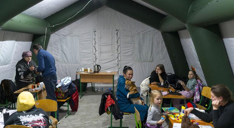 Украина: семьи в &laquo;режиме выживания&raquo; на фоне российских ударов и сильнейших морозов