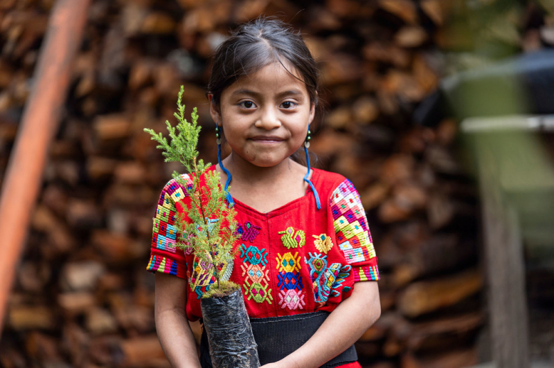 Indigenous Peoples, like this girl from the K'iche' community in Guatemala, contribute their knowledge to combat climate change.